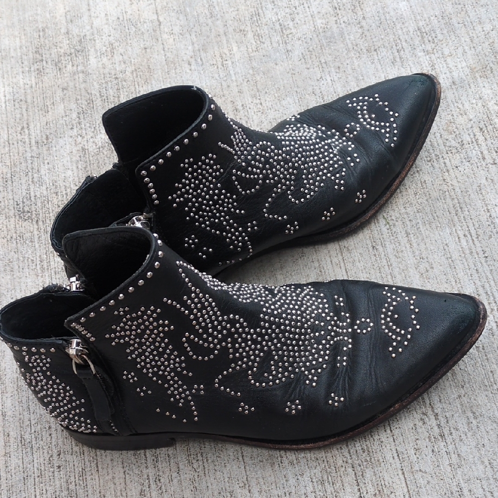 Mercer Edit Women's Black Studded Leather Pointed Toe‎ Booties Size 5.5